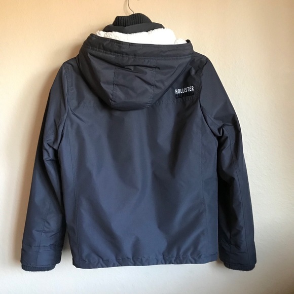 💫SOLD💫All weather Hollister Jacket - Picture 2 of 8